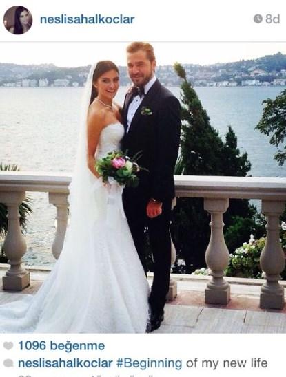 Neslişah Alkoçlar'ın gelinlikle ilk pozu