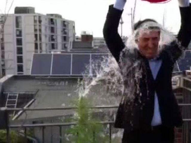 Türk vekil Cem Özdemir fena yakalandı