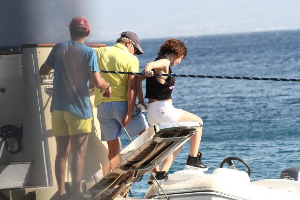 Ersun Yanal esmer sevgilisiyle görüntülendi