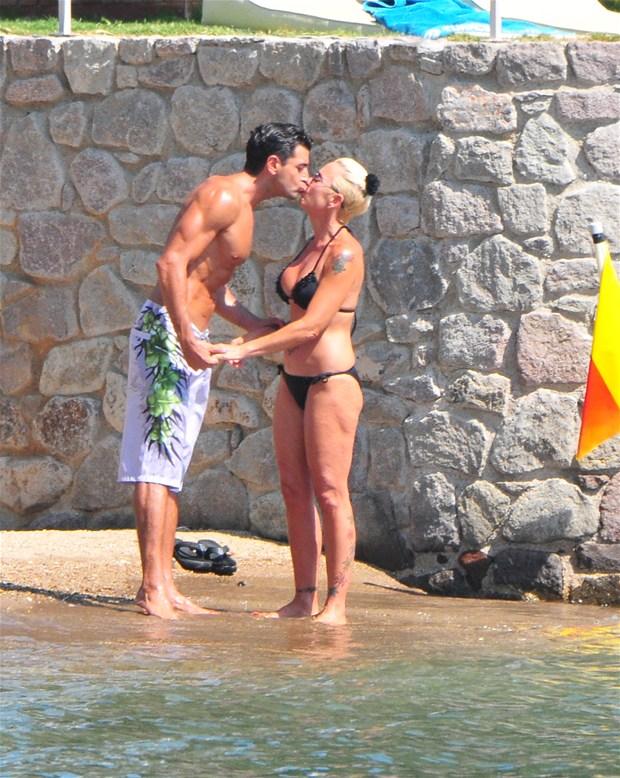 Billur Kalkavan'dan genç sevgiliye yoğun ilgi