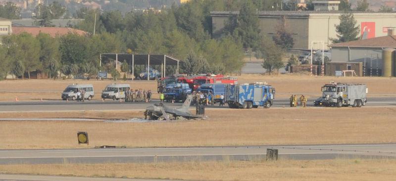 Diyarbakır'da F-16 uçağı düştü