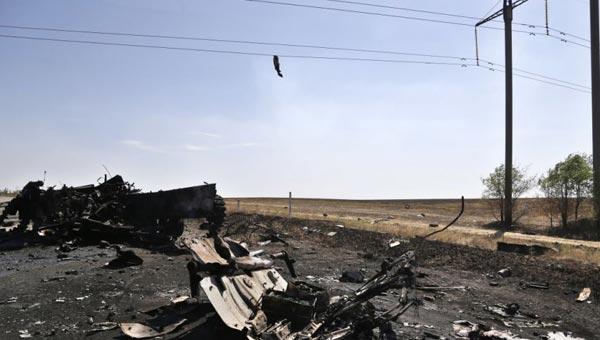 Ukraynalı askerin cesedi tele takıldı