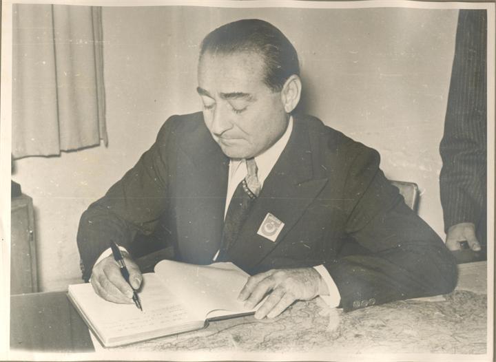 Adnan Menderes kimdir