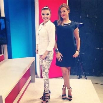 Simge Fıstıkoğlu ablası Sinem'in programına konuk oldu