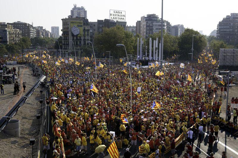 Katalonya'da onbinler bağımsızlık için yürüdü