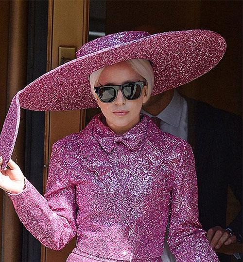 360 derece Selfie çeken Sombrero