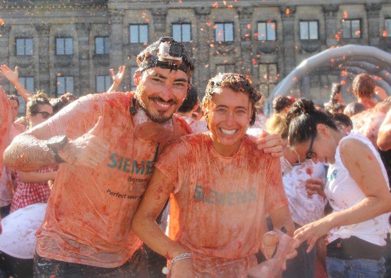 Hollanda'dan Rusya'ya domatesli protesto İZLE