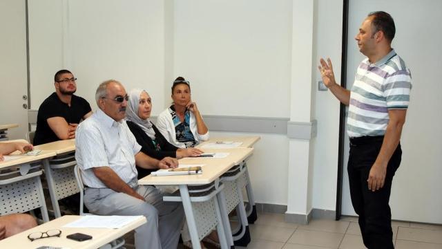 İzmirli işadamı kırmızı ışıkta beklerken kör oldu