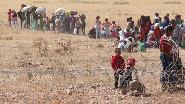 IŞİD'ten kaçan Kürtler Türkiye sınırına yığıldı