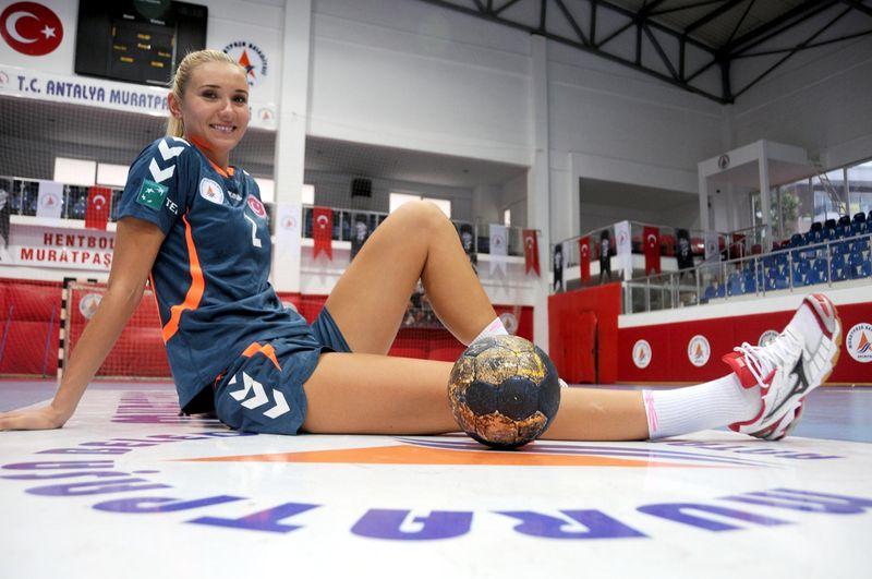 Olga Laiuk: İşgalciler gelirse silahımı alır giderim