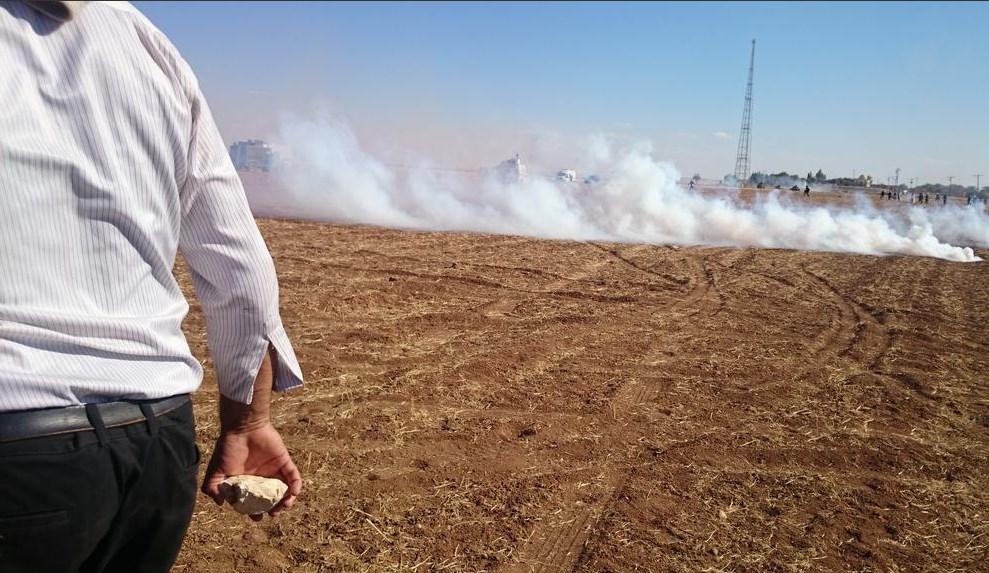 HDP'li Aysel Tuğluk Suruç'ta asker taşladı