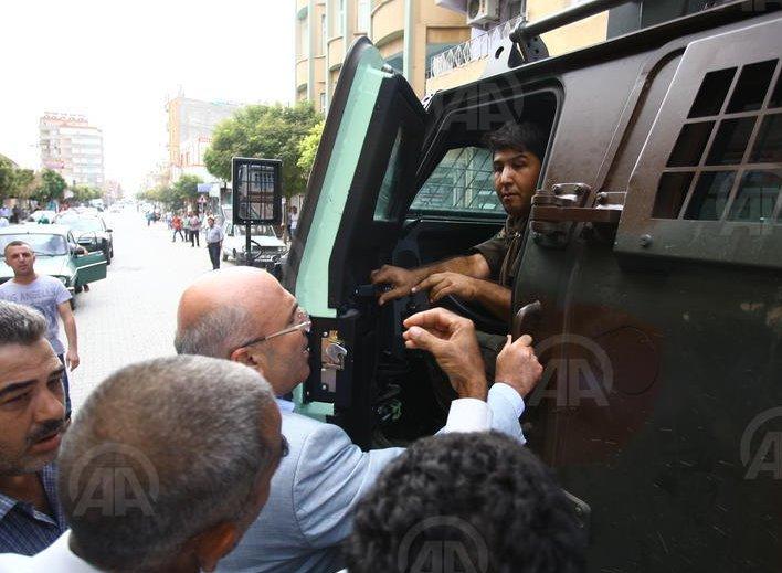 CHP'li Mahmut Tanal polis aracını kovaladı