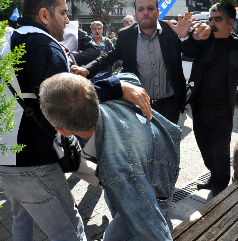 Eskişehir'de engelli adama öğretmen dayağı İZLE