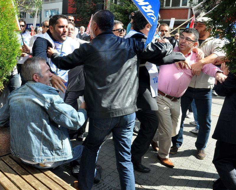 Eskişehir'de engelli adama öğretmen dayağı İZLE