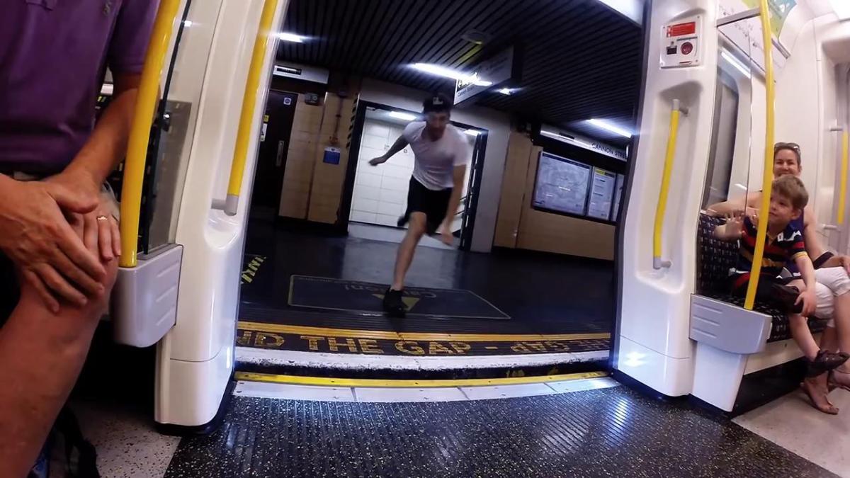 Trenle yarışan adam İZLE