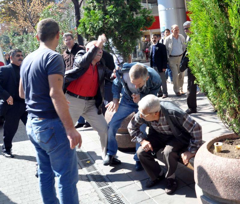 Eskişehir'de engelli adama öğretmen dayağı İZLE