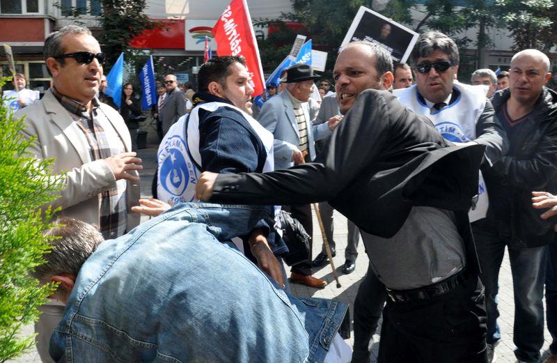 Eskişehir'de engelli adama öğretmen dayağı İZLE