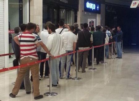 İstanbul'da iPhone 6 kuyruğu