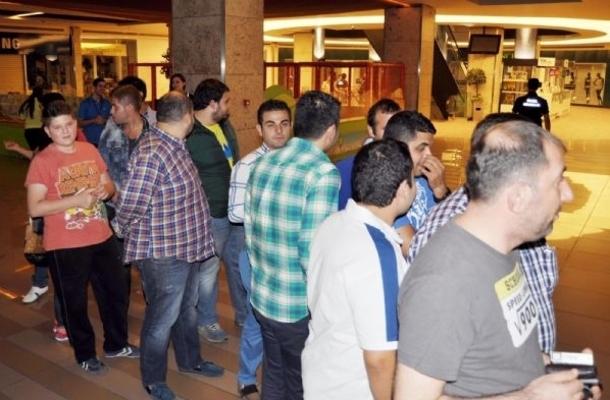 İstanbul'da iPhone 6 kuyruğu