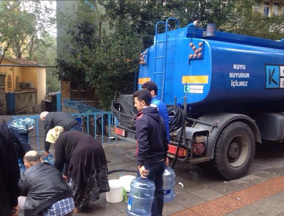 Kadıköy'de belediye tankerlerle su dağıttı