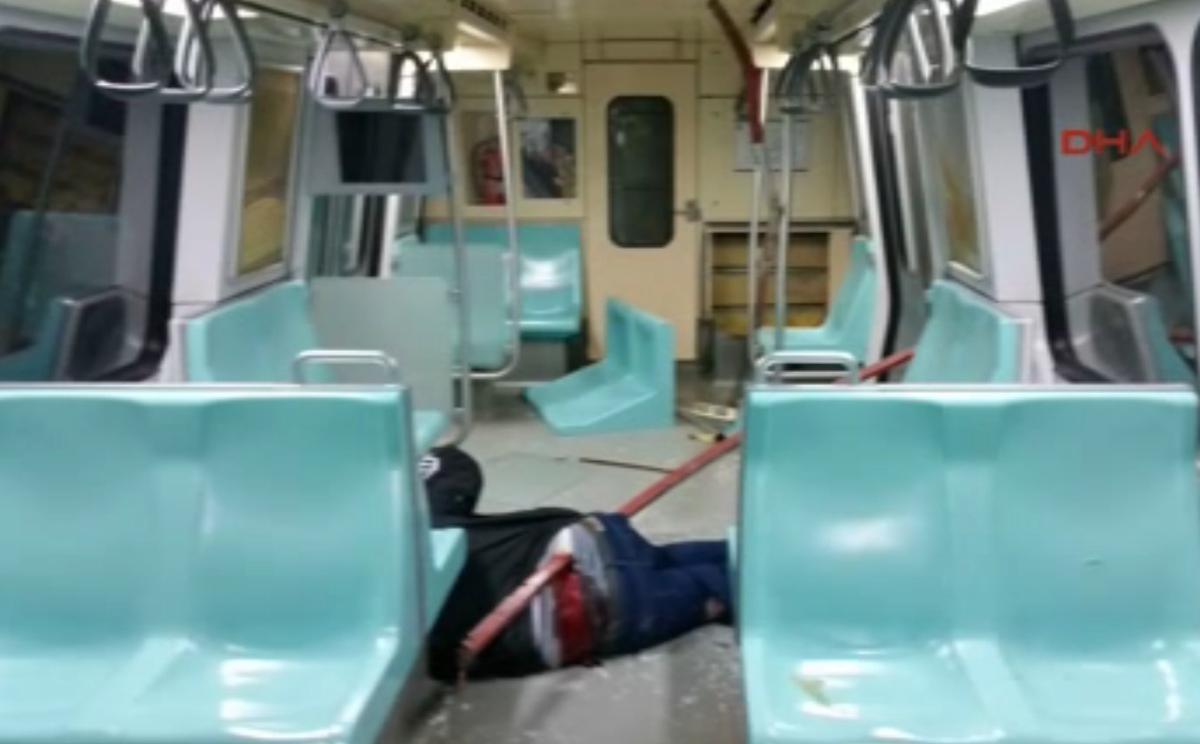 Metro, Seyrantepe durağında kaza yaptı İZLE