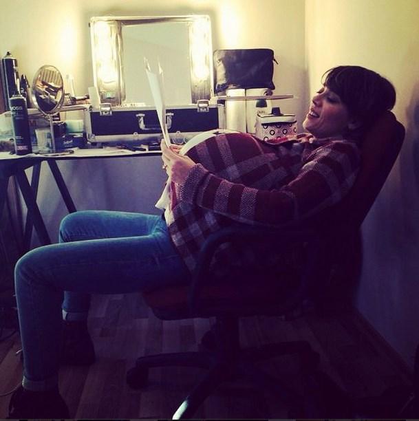 Demet Evgar'dan hamile pozu