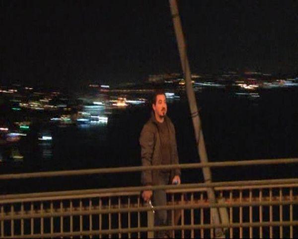 Boğaziçi Köprüsü'ndeki intihar girişimi trafiği kilitledi