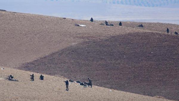 Kobani'ye saldıran IŞİD militanları sınırdan görüntülendi