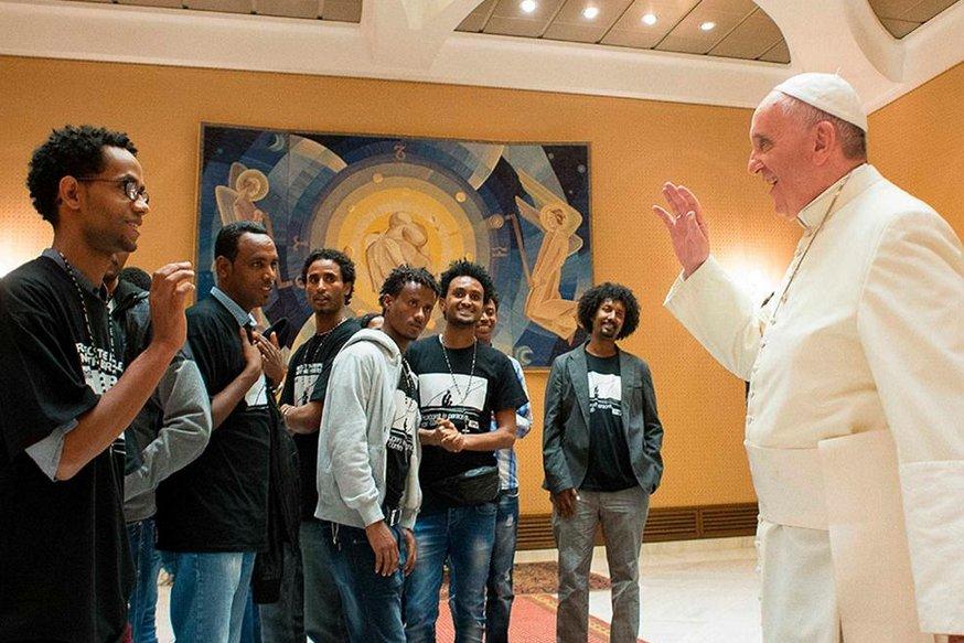 Papa Francis'e anlamlı tişört