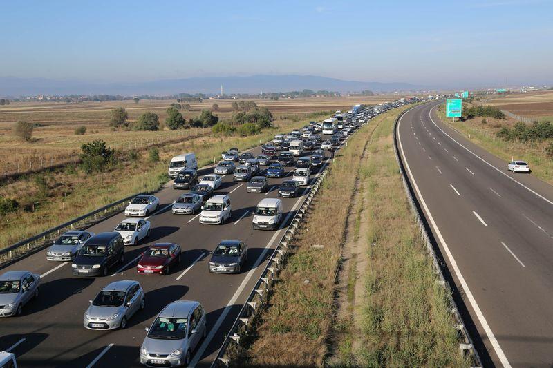 Tatilciler TEM'de 12 kilometrelik kuyruk oluşturdu