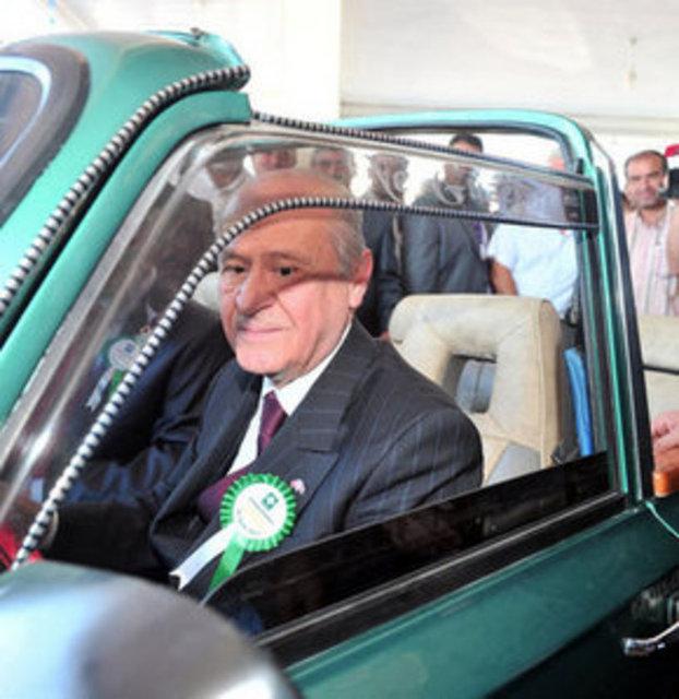 Devlet Bahçeli yeni bir klasik araba aldı