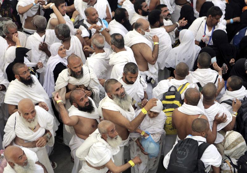 Milyonlarca hacı Mina'da şeytan taşladı