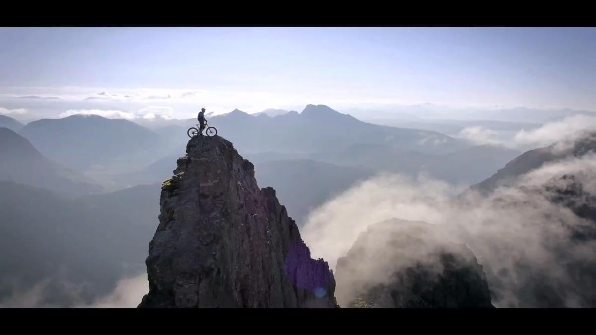 İskoçyalı dağ bisikletçisi ölüme meydan okudu