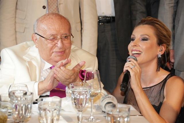 Süleyman Demirel Funda Arar ile eğlendi