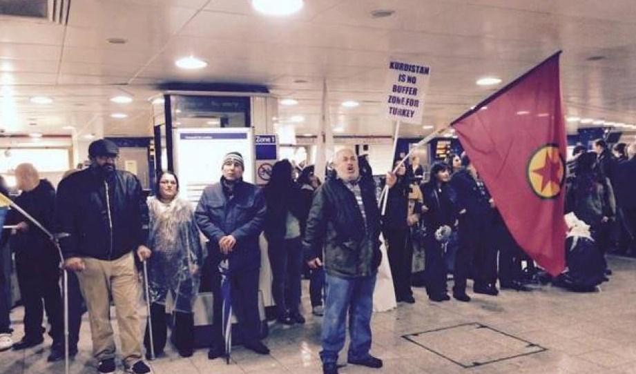 İngiltere'de taşsız molotofsuz Kobani eylemi