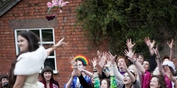 Aradığı aşkı bulamayınca kendisiyle evlendi