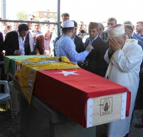 Kızının cenaze namazını kıldıran imamın en zor anı