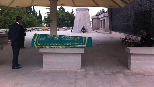 Cem Garipoğlu Karacaahmet Mezarlığı'nda defnedildi