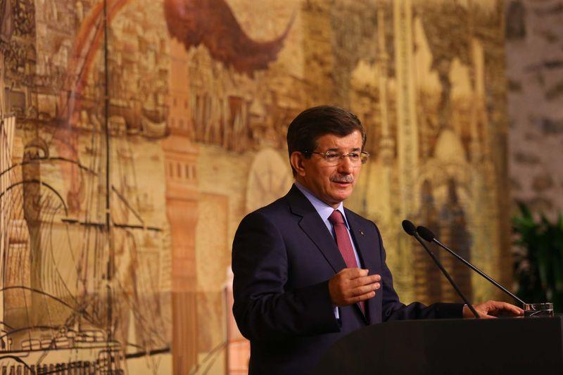 Başbakan Davutoğlu Akil İnsanlar Heyeti'ni kabul etti İZLE