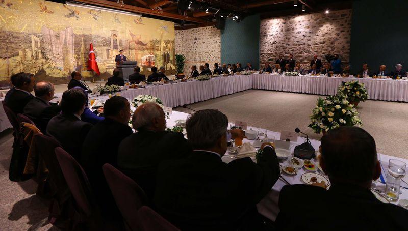 Başbakan Davutoğlu Akil İnsanlar Heyeti'ni kabul etti İZLE