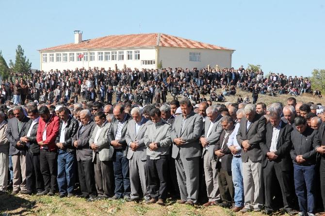Eski Suruç belediye başkanı ve oğlu toprağa verildi