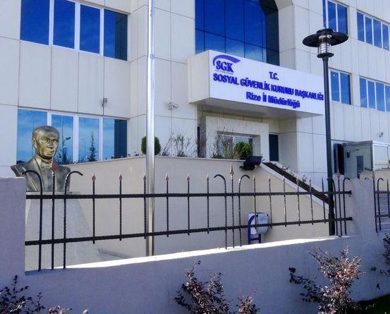 Rize'deki Atatürk büstü tartışması büyüdü