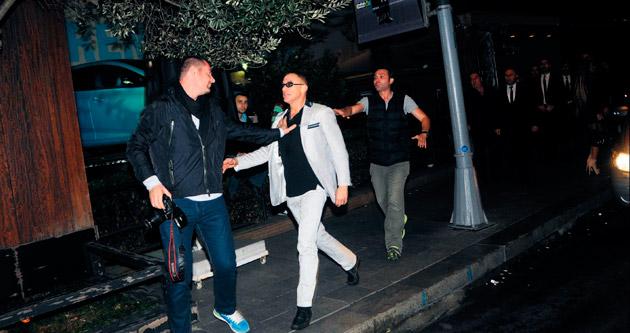 Van Damme alkolü fazla kaçırınca etrafa saldırdı