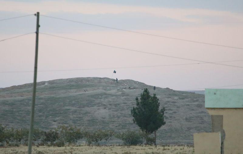 IŞİD'in ele geçirdiği tepe bombalandı