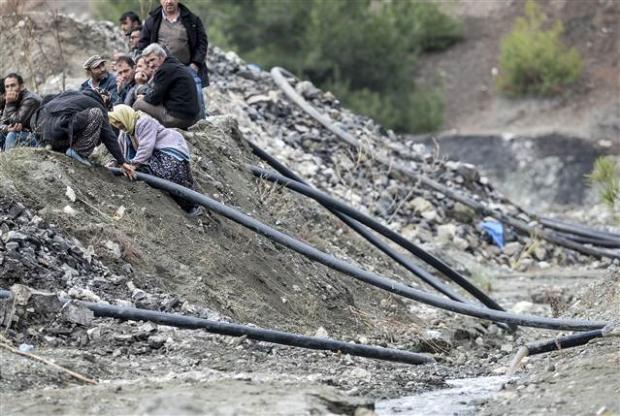Maden ocağında acılı bekleyiş sürüyor İZLE