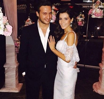 Hatice Şendil ve Burak Sağyaşar nişanlandı