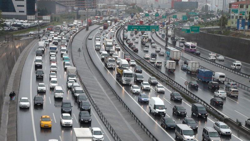 İstanbul'da yağmur trafiği İZLE