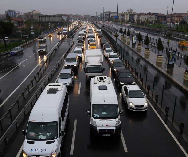 İstanbul'da yağmur trafiği İZLE