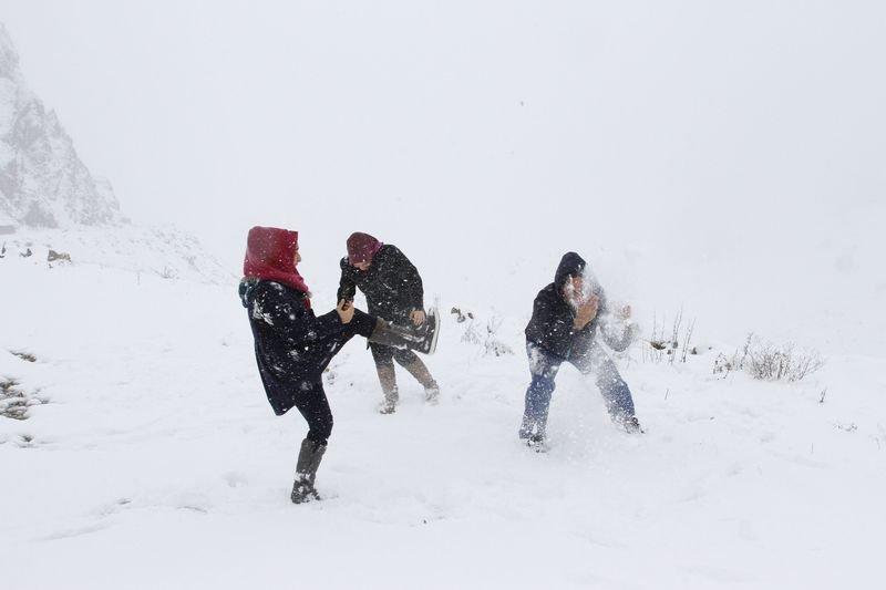 Karadeniz'e kar yağdı