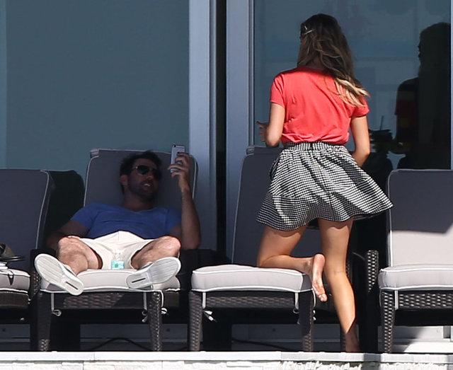 Kate Upton'un eteği açıldı